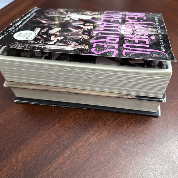 Vampire Diaries Book 1 & Beautiful Creatures Book 1 with poster - Picture 13 of 13